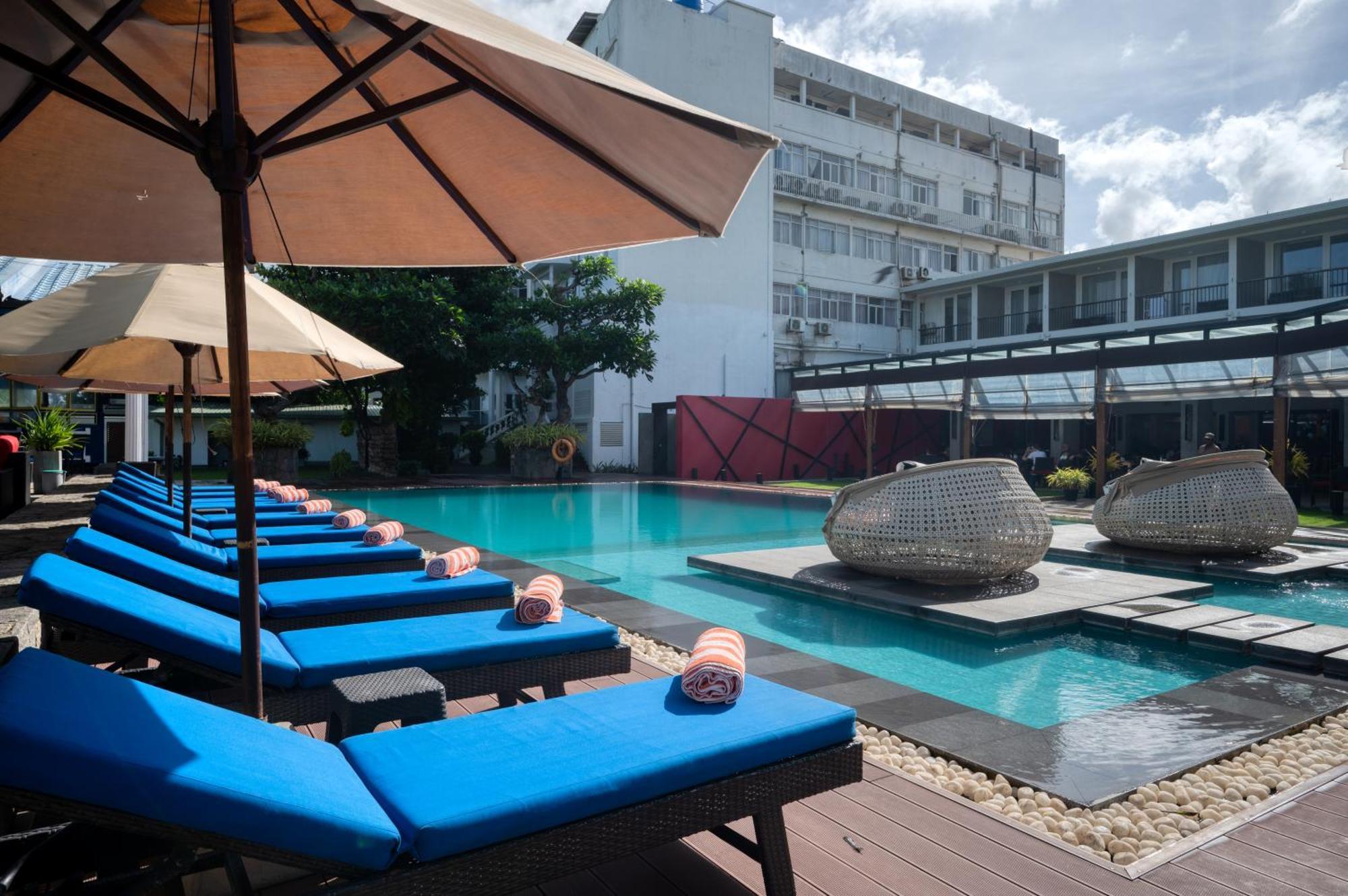 Camelot Beach Hotel Negombo Exterior foto