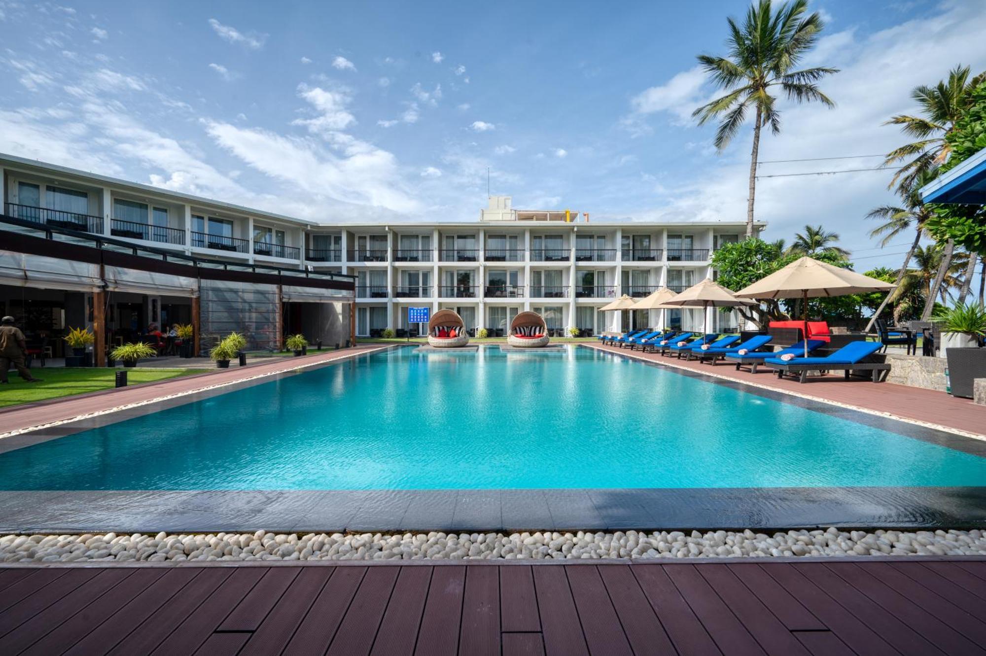 Camelot Beach Hotel Negombo Exterior foto