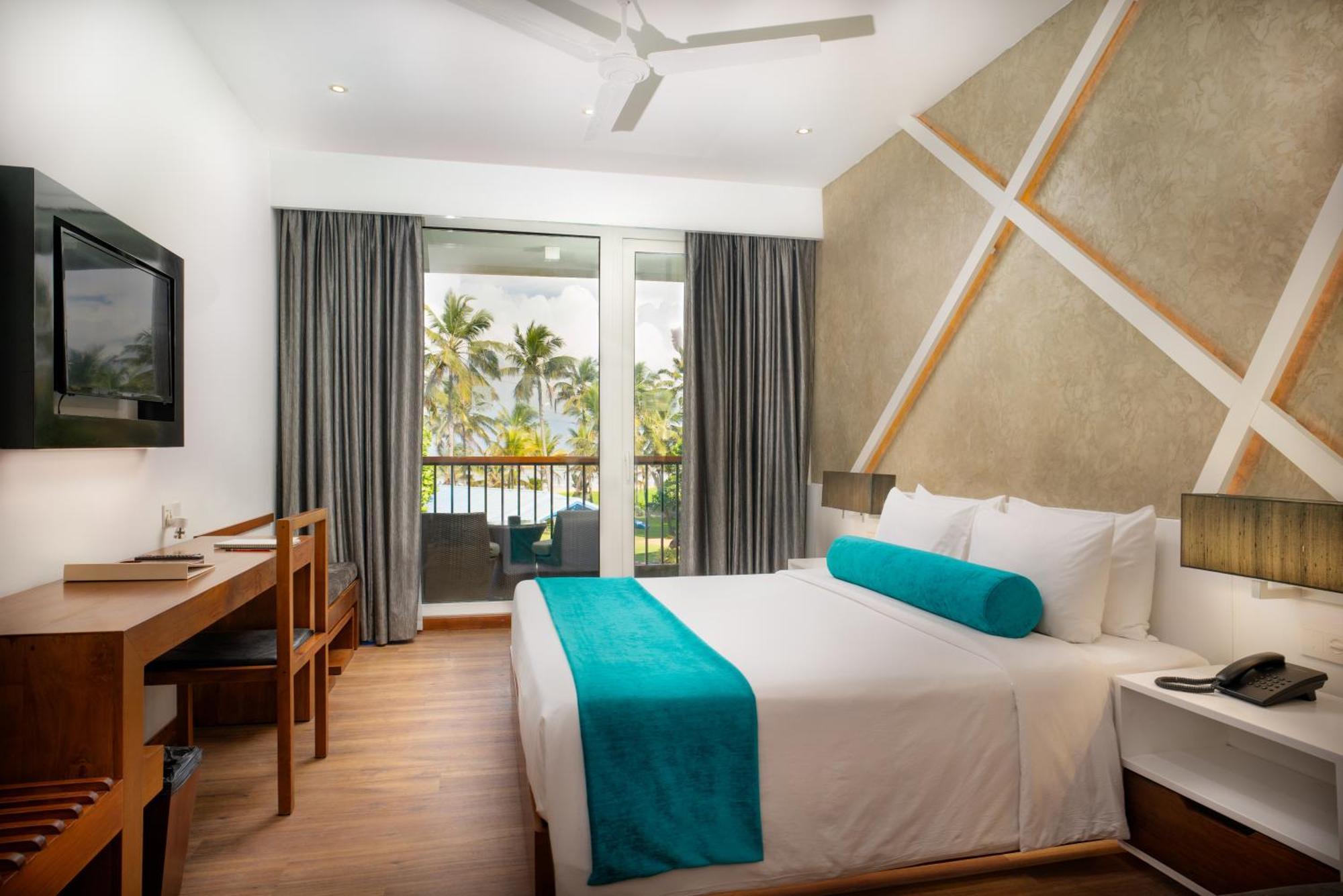 Camelot Beach Hotel Negombo Exterior foto